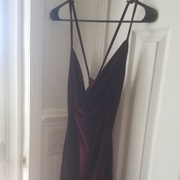 Crushed Velvet Maroon Mini Dress - Picture 4 of 4